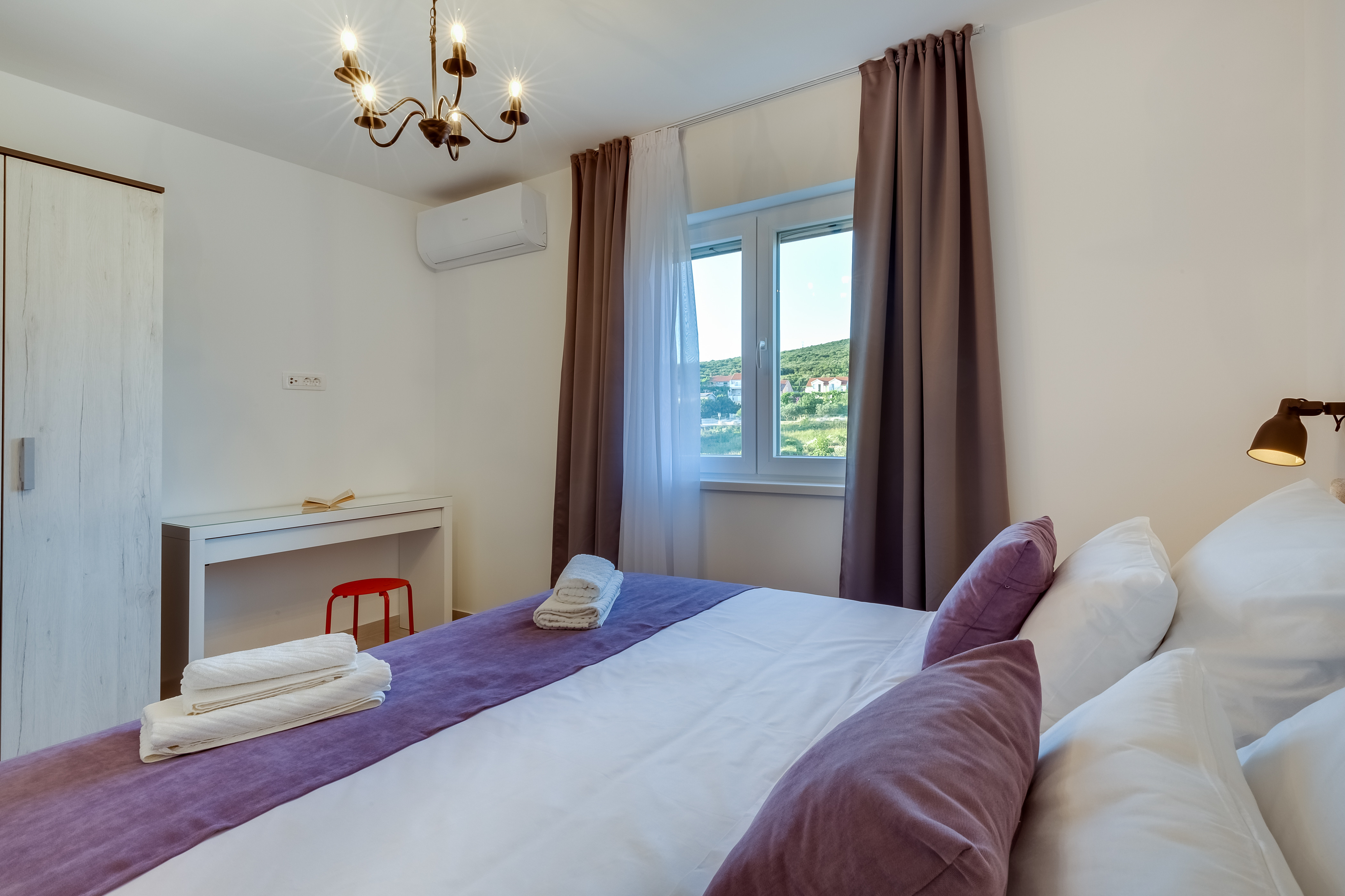 Villa Diana apartman 2 — glavna spavaća soba s bračnim krevetom 180x200cm